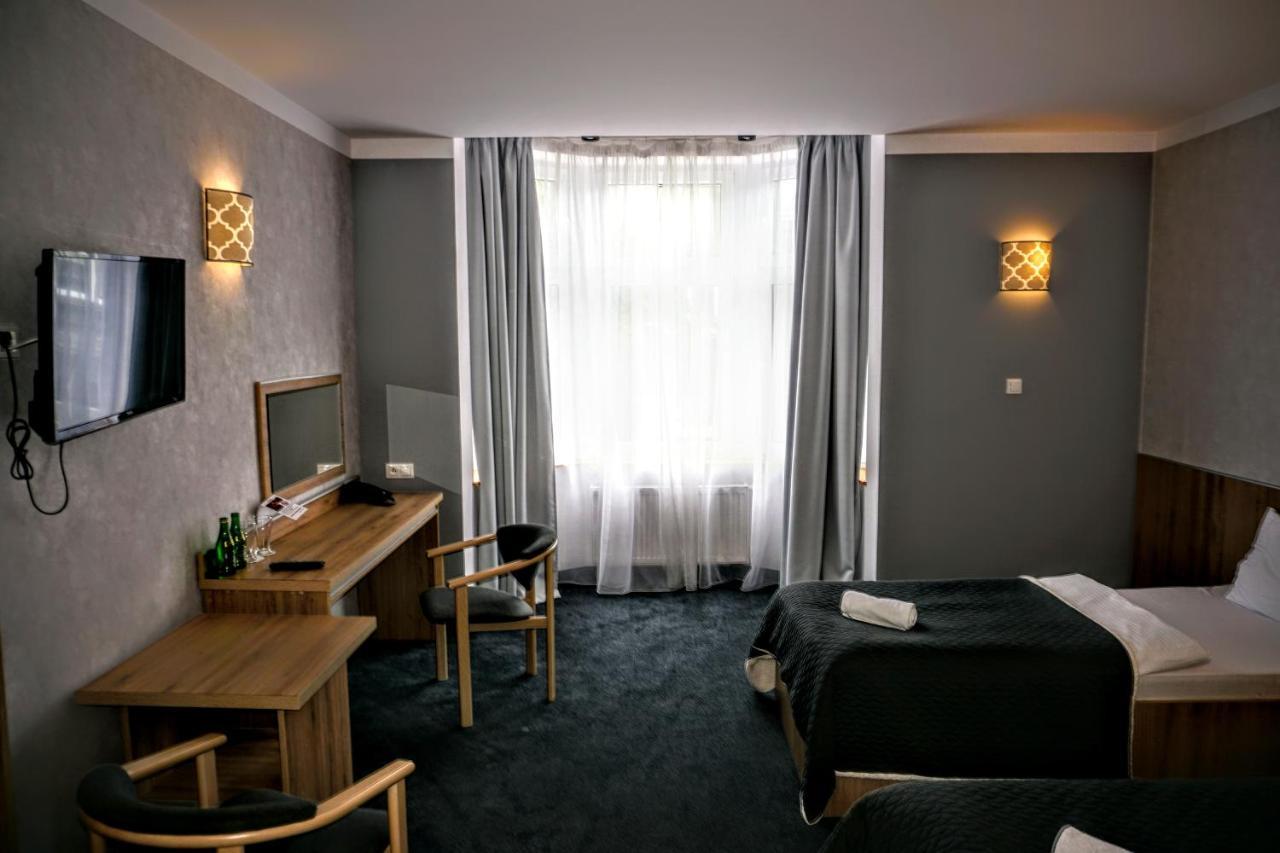 Aviator Hotel Restauracja & Spa 파비아니체 외부 사진