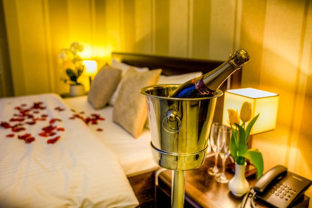 Aviator Hotel Restauracja & Spa 파비아니체 외부 사진